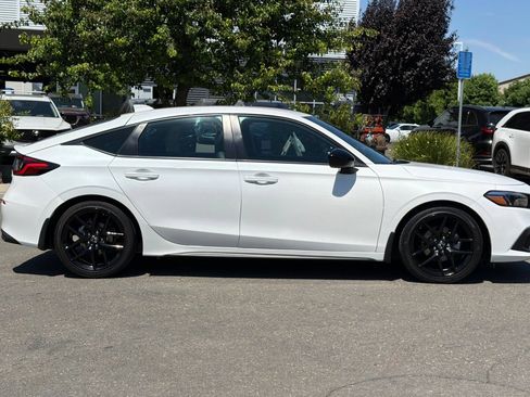 Used 2023 Honda Civic Sport image 3