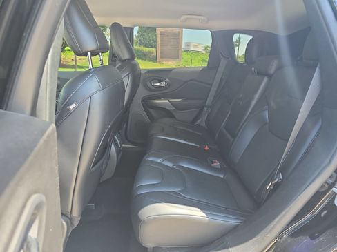 Used 2021 Jeep Cherokee Latitude Lux FWD image 13