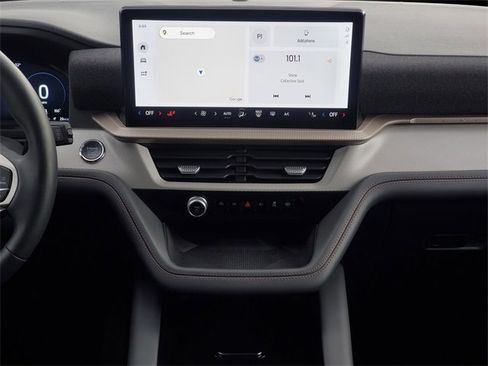 Used 2025 Ford Explorer Active image 31