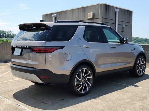 Used 2025 Land Rover Discovery S AWD/4WD image 2