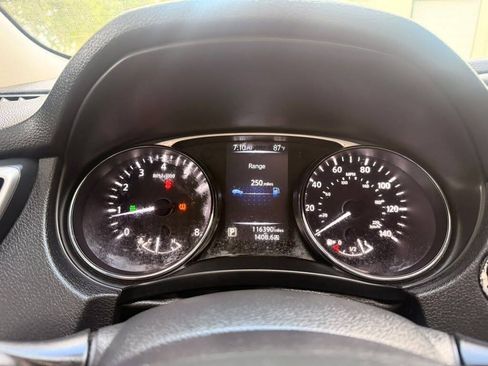 Used 2014 Nissan Rogue SV w/ SV Moonroof Package AWD/4WD image 19