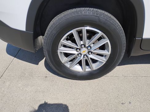 Used 2023 Chevrolet Traverse LT FWD image 33