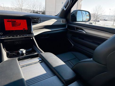 Used 2025 Jeep Wagoneer Series II image 25