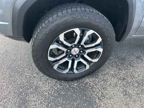 Used 2024 GMC Canyon AT4 w/ Technology Package image 10