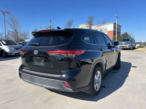 Certified 2023 Toyota Highlander LE image 3