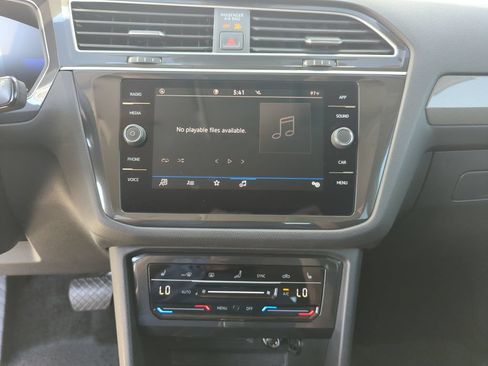 Used 2024 Volkswagen Tiguan SE FWD image 37