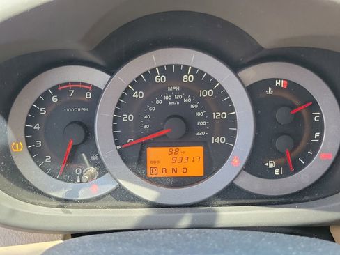 Used 2012 Toyota RAV4 FWD w/ Upgrade Value Pkg image 23