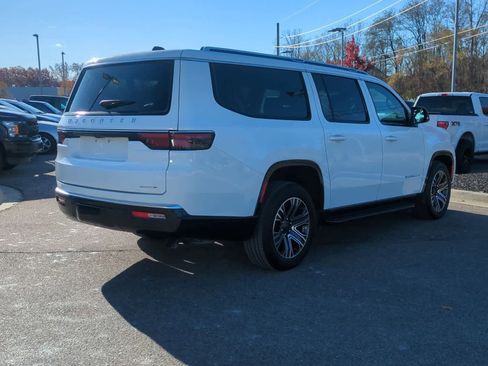 Used 2024 Jeep Wagoneer L Series II image 8