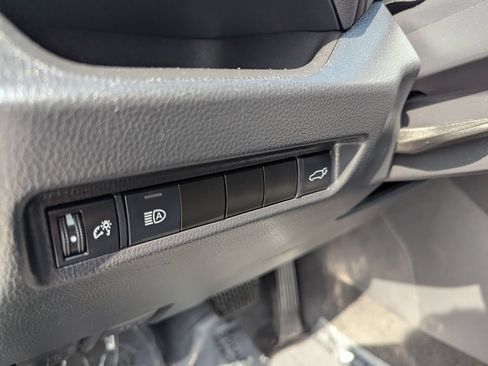 Used 2022 Toyota RAV4 XLE w/ Convenience Package FWD image 15