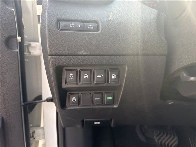 Used 2019 Nissan Rogue SV w/ Premium Package FWD image 11