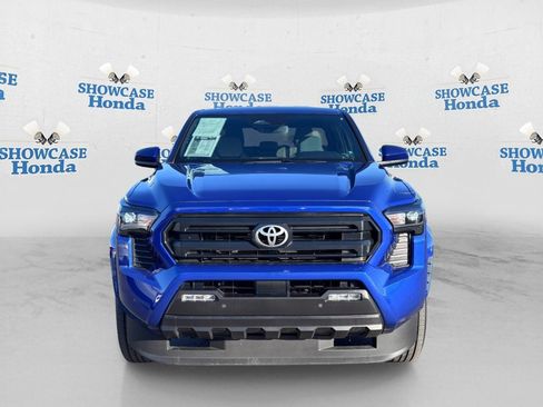 Used 2025 Toyota Tacoma SR5 AWD/4WD image 6
