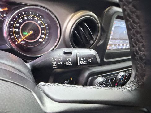 Used 2018 Jeep Wrangler Sport AWD/4WD image 39
