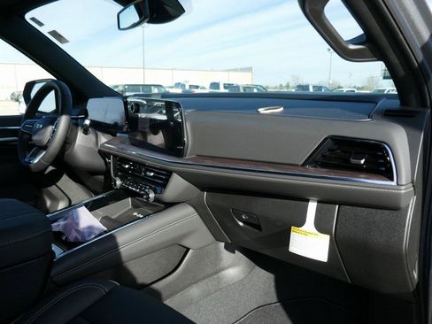 New 2026 Chevrolet Tahoe Premier image 9