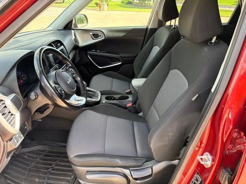 Used 2022 Kia Soul LX FWD image 4