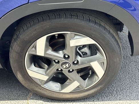 Used 2025 Hyundai Venue SEL FWD image 19
