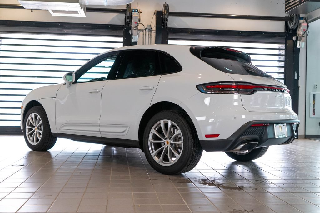 Certified 2026 Porsche Macan AWD/4WD image 3