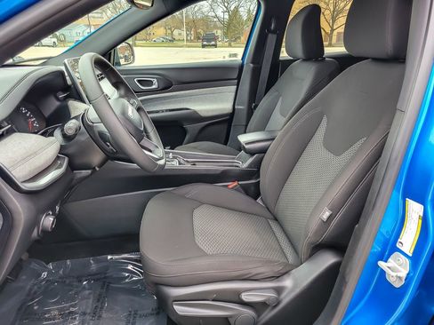 Used 2024 Jeep Compass Sport image 7