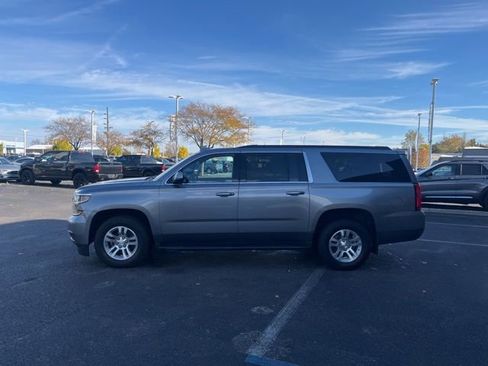 Used 2018 Chevrolet Suburban LT image 4