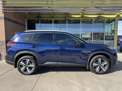 Used 2024 Nissan Rogue SL w/ SL Premium Package image 9