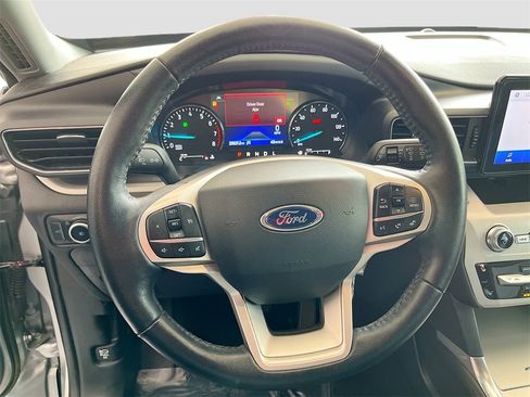 Used 2023 Ford Explorer XLT w/ Equipment Group 202A image 11
