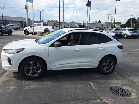 Used 2023 Ford Escape ST-Line w/ Tech Pack #1 AWD/4WD image 3
