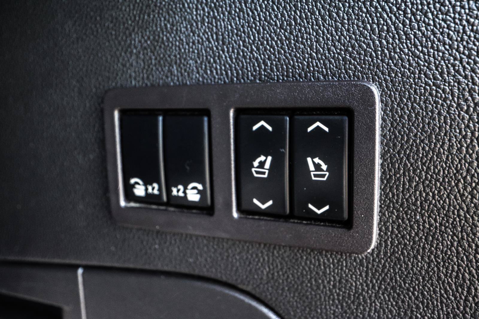 Used 2018 Cadillac Escalade Luxury AWD/4WD image 46