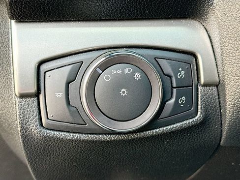 Used 2018 Ford Explorer XLT AWD/4WD image 11