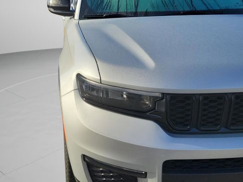 Used 2023 Jeep Grand Cherokee L Limited w/ Black Appearance Package image 20