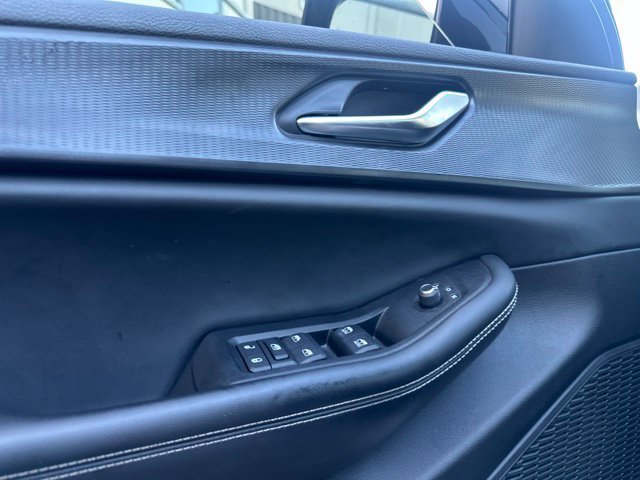 Used 2023 Jeep Grand Cherokee Altitude AWD/4WD image 17