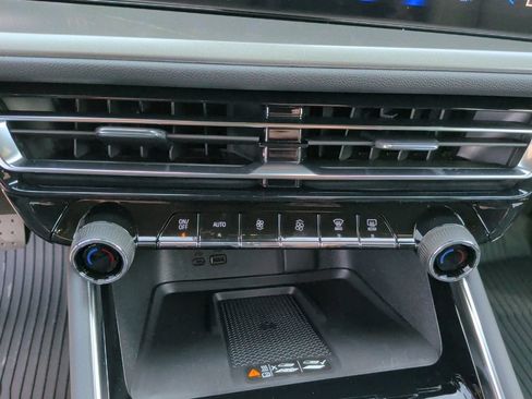 New 2026 Chevrolet Traverse LT w/ Midnight/Sport Edition FWD image 27