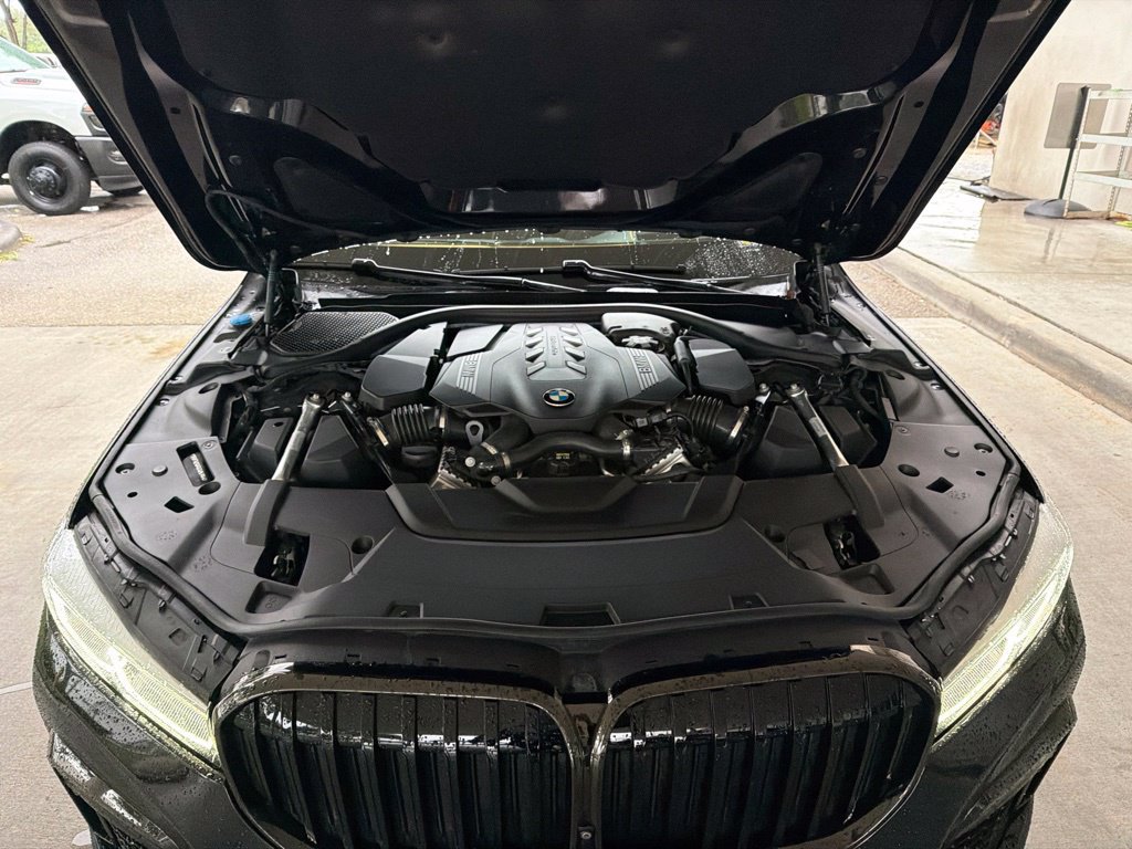 Used 2022 BMW 750i xDrive w/ Luxury Rear Seating Package AWD/4WD image 12