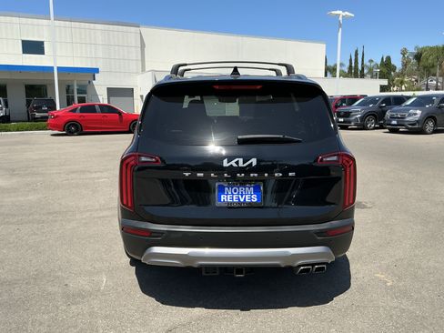 Used 2022 Kia Telluride SX w/ Towing Package FWD image 4