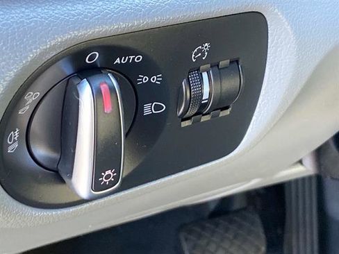 Used 2018 Audi Q3 2.0T Premium Plus w/ Premium Plus Package image 28