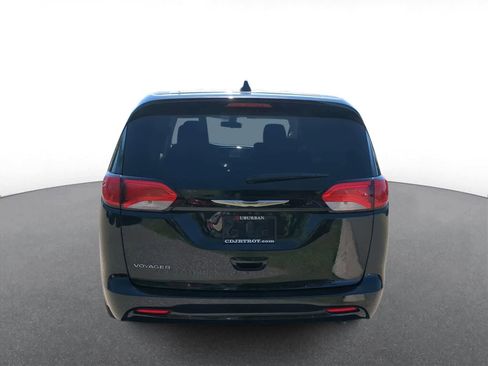 Used 2022 Chrysler Voyager LX FWD image 7