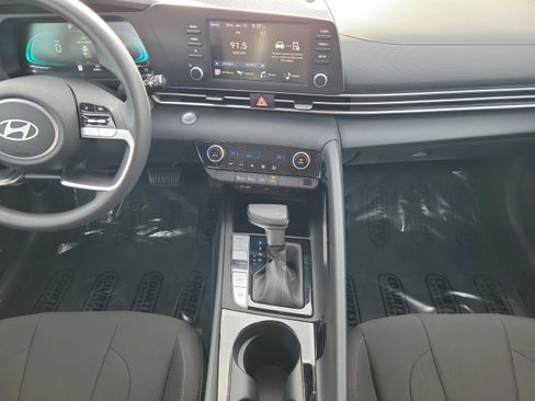 Used 2025 Hyundai Elantra Blue image 11