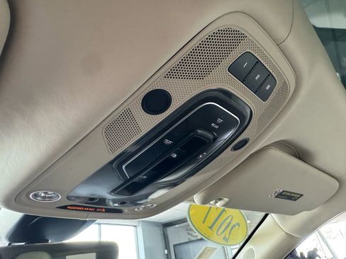 Used 2017 Bentley Bentayga image 51