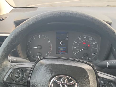 Certified 2025 Toyota Corolla LE FWD image 21