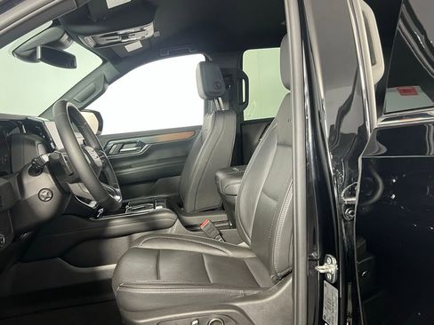 Used 2025 GMC Yukon Denali image 19