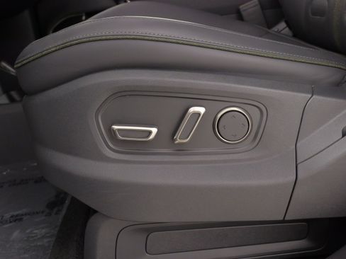 Used 2023 Rivian R1S Adventure AWD/4WD image 42