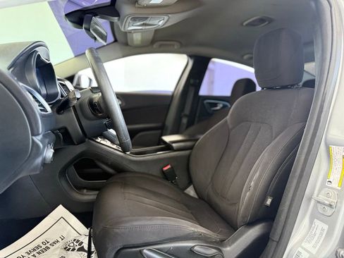 Used 2015 Chrysler 200 Limited image 18