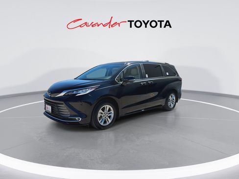 Certified 2026 Toyota Sienna Limited image 4