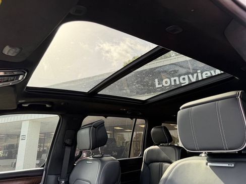 Used 2022 Jeep Grand Wagoneer Series II AWD/4WD image 21