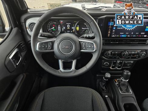 Used 2025 Jeep Wrangler Unlimited Sahara AWD/4WD image 12