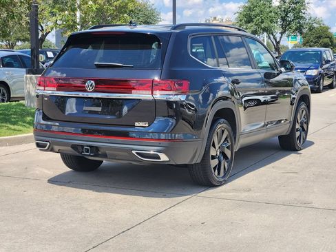 Used 2024 Volkswagen Atlas SE FWD image 4