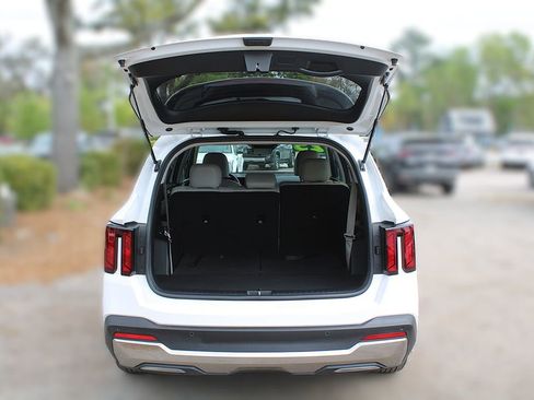 Certified 2025 Kia Sorento S w/ Panoramic Sunroof Package image 9