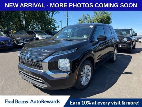 Used 2023 Mitsubishi Outlander ES AWD/4WD image 3
