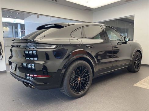 New 2025 Porsche Cayenne Coupe image 28