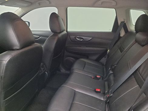 Used 2019 Nissan Rogue SV w/ Premium Package AWD/4WD image 18