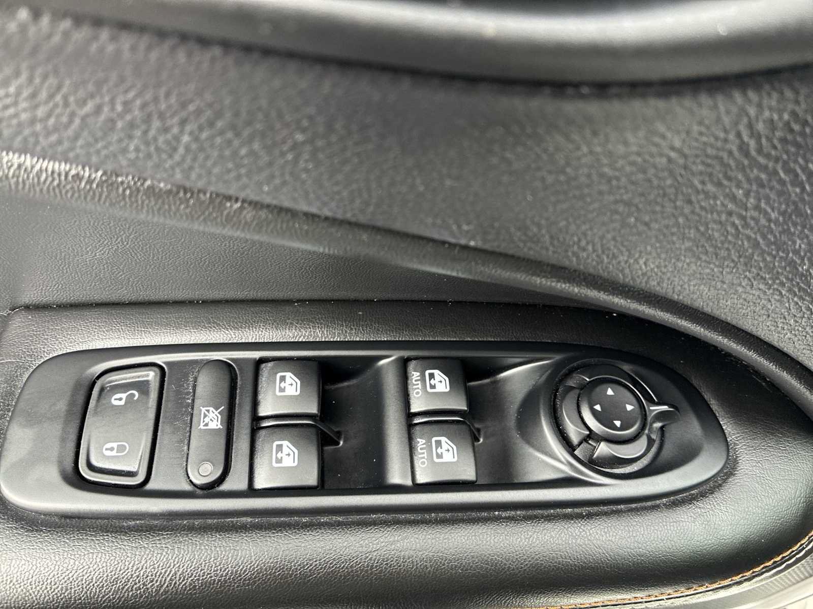 Used 2017 Jeep Compass Latitude w/ Popular Equipment Group FWD image 15