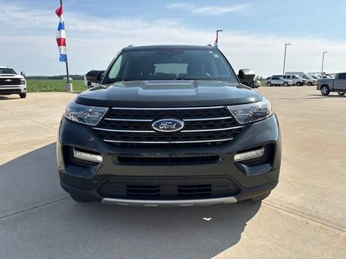 Used 2022 Ford Explorer XLT w/ Equipment Group 202A AWD/4WD image 7